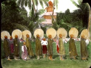 Procession de moines avec des éventails, vers 1880 - Unknown